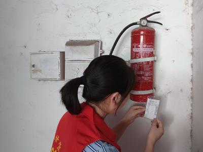 龍山社區(qū)開展消防器材定期檢查活動(dòng)